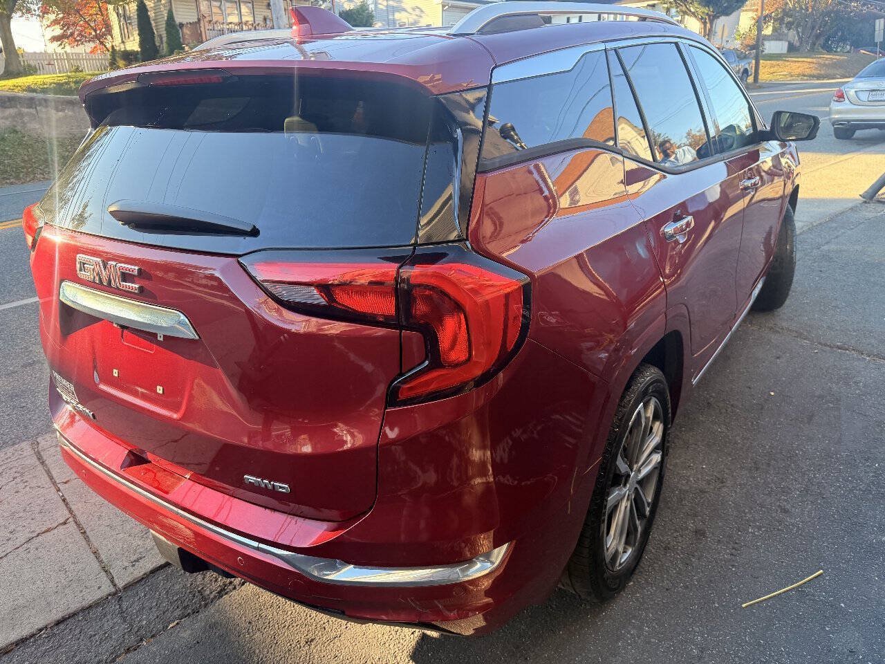 Used 2018 GMC Terrain Denali w/ Advanced Safety Package AWD/4WD image 5