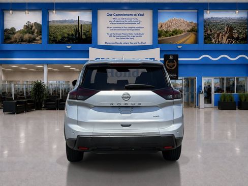 Used 2025 Nissan Rogue SV AWD/4WD image 6