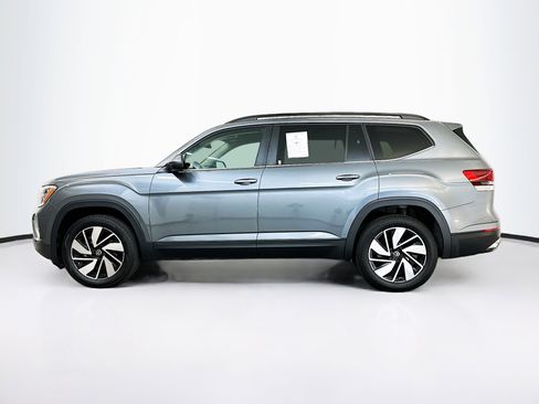 Used 2025 Volkswagen Atlas SE image 4