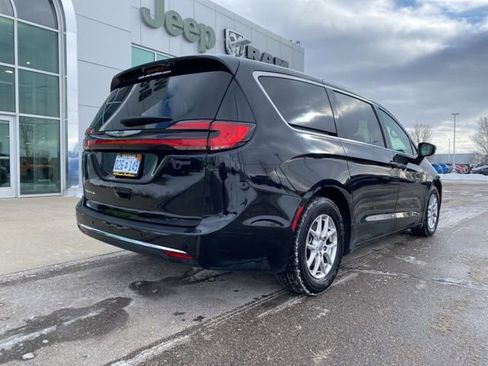 Certified 2024 Chrysler Pacifica Touring-L image 5