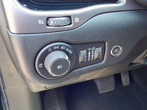 Used 2021 Jeep Cherokee Limited AWD/4WD image 19