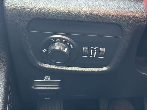 Certified 2025 Jeep Grand Cherokee L Altitude AWD/4WD image 33