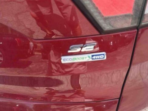 Used 2017 Ford Escape SE w/ Equipment Group 201A AWD/4WD image 9