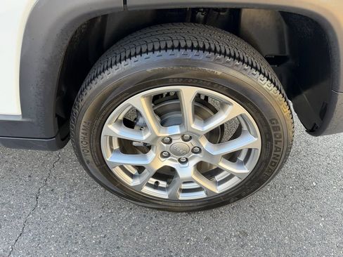 Certified 2022 Jeep Compass Latitude image 13