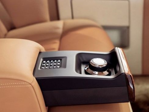 Used 2010 Rolls-Royce Phantom Sedan image 29