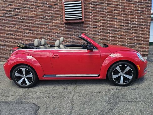 Used 2013 Volkswagen Beetle 2.0T FWD image 15