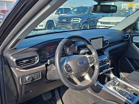 Used 2021 Ford Explorer Limited w/ Equipment Group 301A AWD/4WD image 13