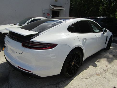 Used 2018 Porsche Panamera 4 image 4