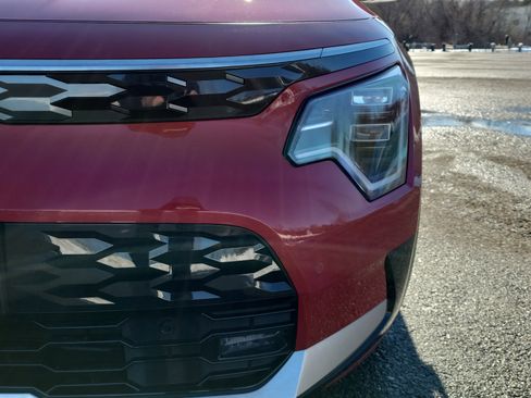 Used 2024 Kia Niro Wave w/ Wave Preserve Package image 9