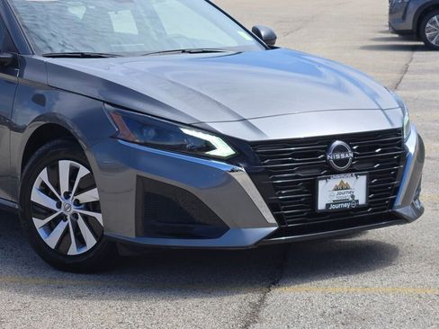 Used 2025 Nissan Altima 2.5 S FWD image 2