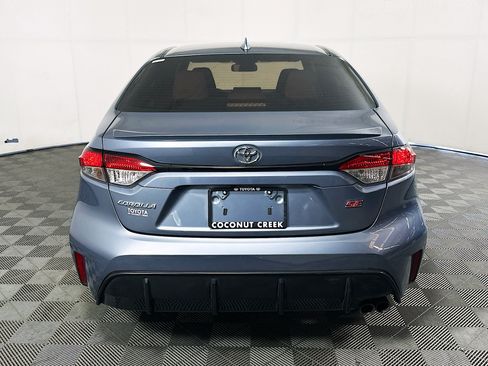 Used 2024 Toyota Corolla SE w/ SE Premium Package FWD image 4