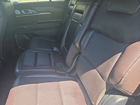 Used 2026 Ford Explorer Platinum AWD/4WD image 23
