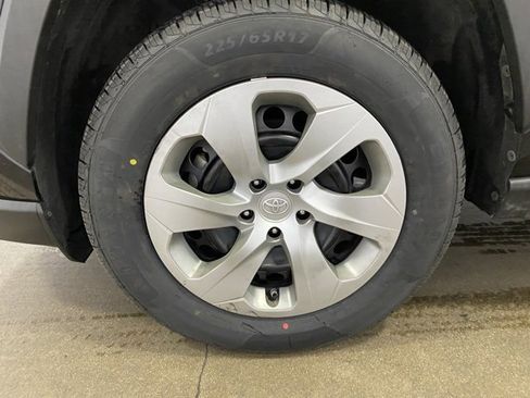 Certified 2021 Toyota RAV4 LE w/ Carpet Mat Package (TMS) image 22