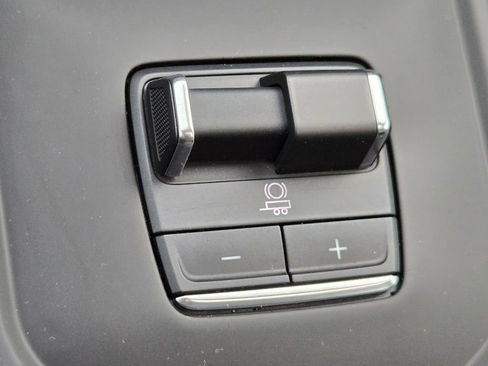 Used 2025 GMC Sierra 2500 AT4 w/ Technology Package image 34