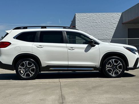 Used 2025 Subaru Ascent Limited AWD/4WD image 2