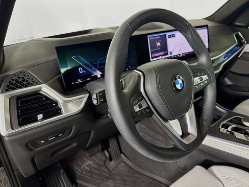 Used 2025 BMW X5 xDrive40i w/ Premium Package AWD/4WD image 9
