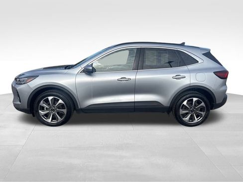 Used 2023 Ford Escape Platinum image 3