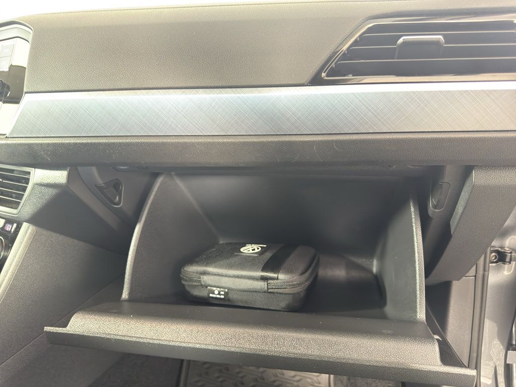 Used 2022 Volkswagen Jetta SE FWD image 41