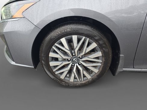 Used 2025 Nissan Altima 2.5 SV FWD image 10