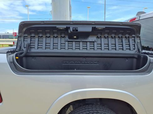 Used 2025 RAM 1500 Limited AWD/4WD image 9