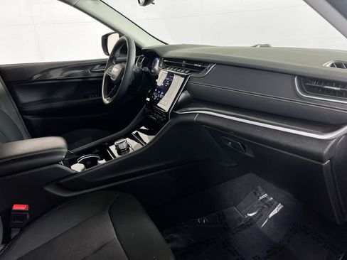 Used 2023 Jeep Grand Cherokee Laredo image 26