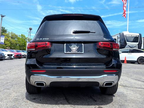 Used 2021 Mercedes-Benz GLB 250 4MATIC w/ Premium Package image 9
