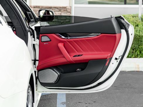 Used 2023 Maserati Quattroporte Modena image 22