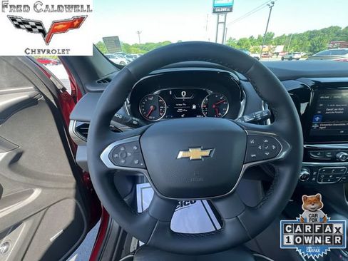 Used 2023 Chevrolet Traverse Premier FWD image 17