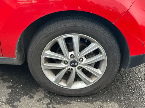 Used 2019 Kia Soul + image 12