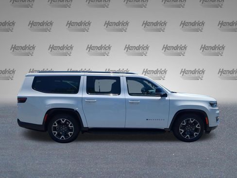 Used 2024 Jeep Wagoneer L Series III w/ Flexible Seating Group AWD/4WD image 10
