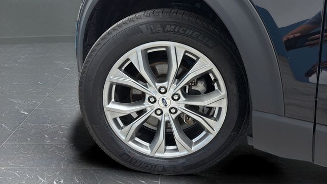 Used 2023 Ford Explorer XLT w/ Equipment Group 202A AWD/4WD image 35
