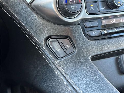 Used 2017 Chevrolet Suburban LT w/ LT Signature Package image 10