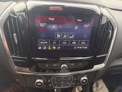 Used 2021 Chevrolet Traverse LT image 8