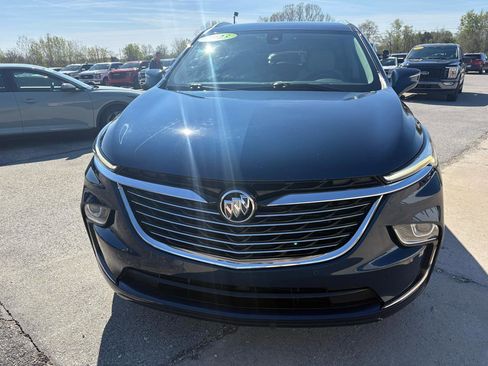 Used 2023 Buick Enclave Essence image 8