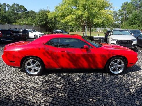 Used 2010 Dodge Challenger R/T RWD image 4
