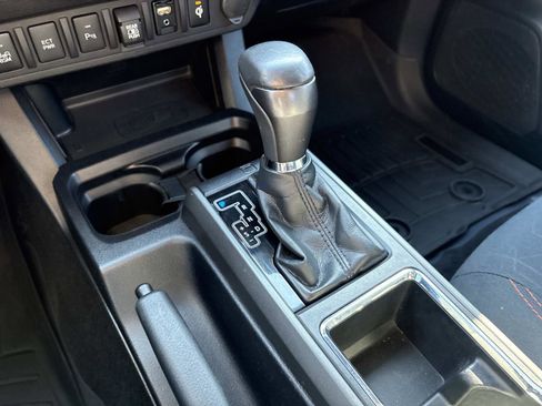 Used 2019 Toyota Tacoma TRD Sport w/ Technology Package image 24