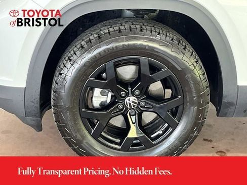 Used 2024 Volkswagen Atlas Peak Edition SEL AWD/4WD image 11