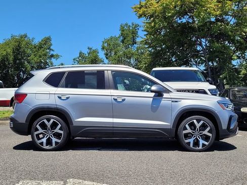 Used 2022 Volkswagen Taos SEL w/ Panoramic Sunroof Package AWD/4WD image 5