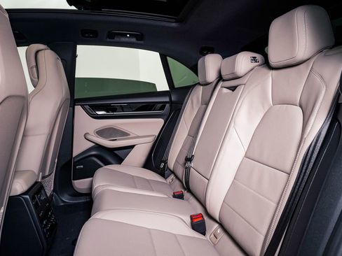 New 2026 Porsche Macan 4 Electric image 17