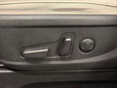 Used 2020 Kia Telluride S w/ S 8 Passenger Seating Package FWD image 28