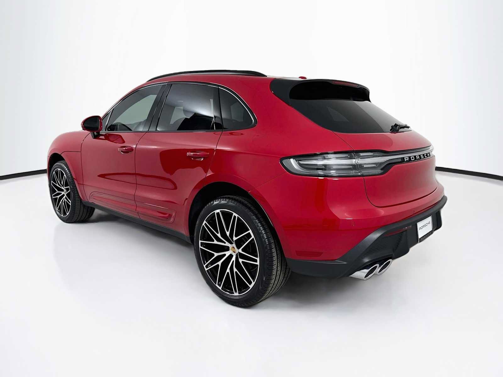 Used 2026 Porsche Macan AWD/4WD image 3