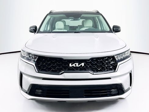 Used 2023 Kia Sorento EX w/ Panoramic Sunroof Package FWD image 2