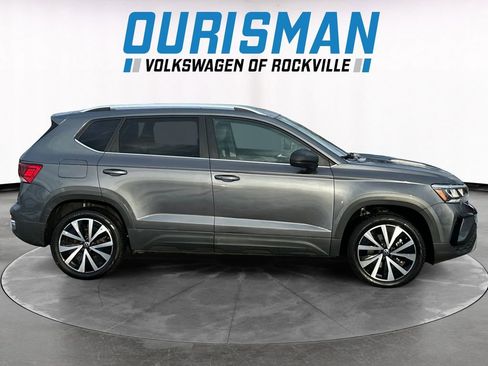 Used 2024 Volkswagen Taos SE image 7