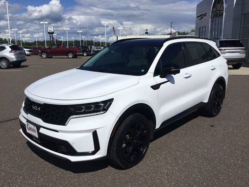 Used 2023 Kia Sorento SX AWD/4WD image 4