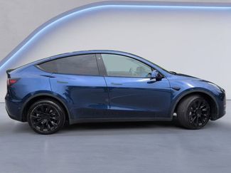 Used 2022 Tesla Model Y Long Range AWD/4WD video 3