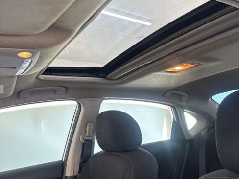 Used 2019 Nissan Sentra SV w/ Special Edition Package image 11