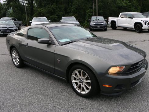 Used 2011 Ford Mustang Premium w/ 202A Rapid Spec Order Code RWD image 10