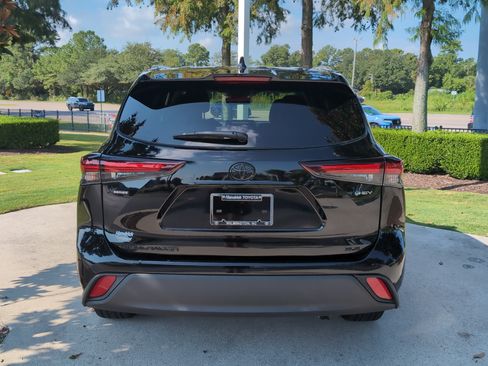 Certified 2026 Toyota Highlander XLE AWD/4WD image 9