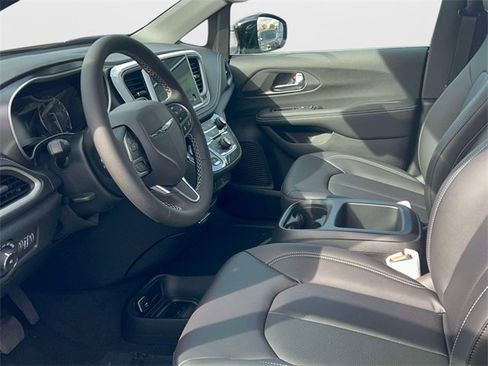 New 2026 Chrysler Pacifica Select image 29