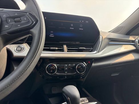 Used 2025 Chevrolet Trax LT FWD image 16